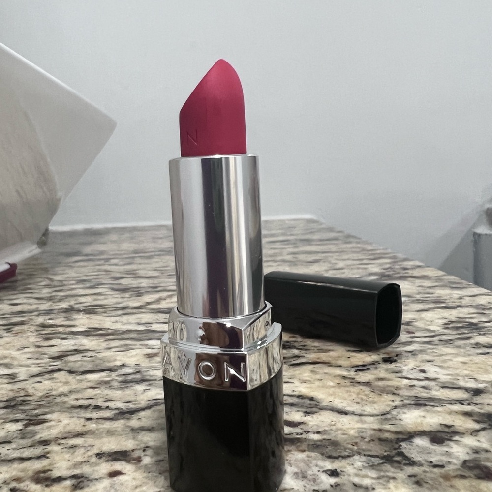 Avon Coral Fever Matte Lipstick Vibrant Color